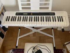 Keyboard (Casio) med pall
