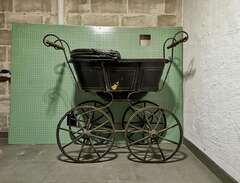 Barnvagn antik
