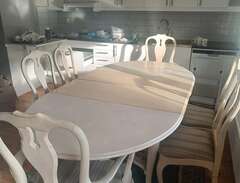Antikt köksbord med 6 stolar