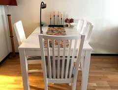 Matbord IKEA med 6 stolar