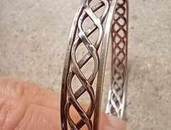 Handgjort silverarmband (Ko...