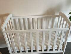 Bedside crib- spjälsäng