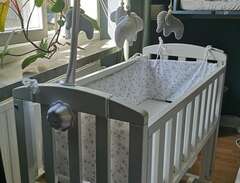 Spjälsäng (baby crib)