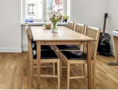 Köksbord med stolar