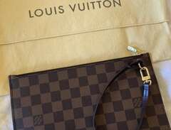 Louis Vuitton Neverfull poc...