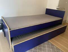 IKEA Robin säng, skrivbord,...