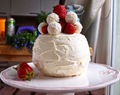 Erdbeer-Raffaello-Torte. Und alle so: Yeah!
