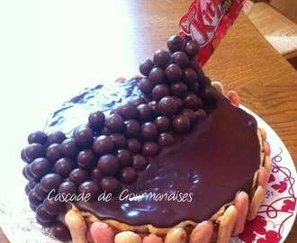 Gravity Cake aux KitKat Balls