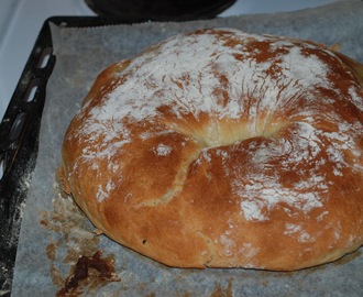 Iltapalaksi tortano, eli täytetty leipä
