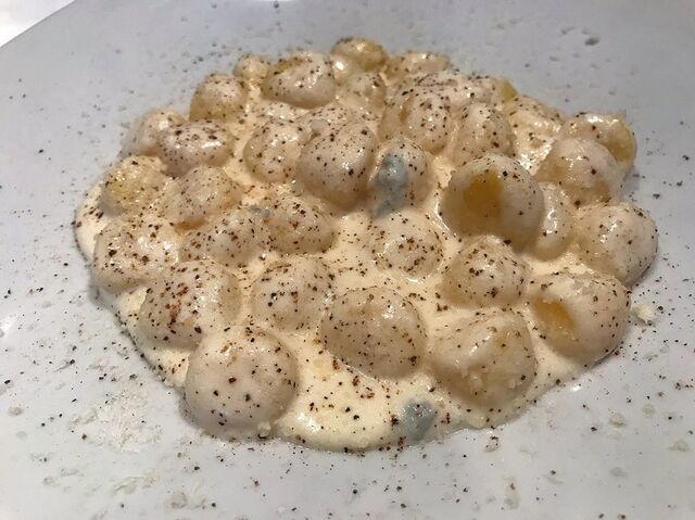 Francesco🇮🇹 on Instagram: “Gnocchi di patate con fonduta di parmigiano e gorgonzola🍝👨🏻‍🍳 • • • • #pasta #gnocchi #gorgonzola #cheese #pastas #italyeats #pastamania…”