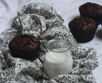 Chocolate, Rye and Beetroot Muffins. Čokoládovo-ražné muffinky s červenou repou.