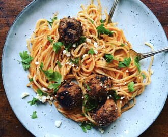 Veganska ”Köttbullar” med pasta och tomatsås