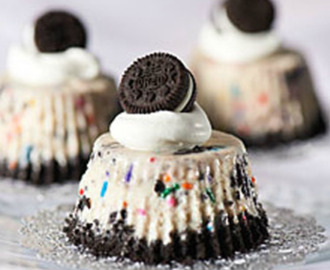 Holiday Dessert Recipe: Oreo Cookie Mini Ice Cream Cakes