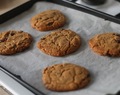 Cookies z arasidoveho masla s kuskami cokolady