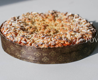Abrikozentaart met amandelstreusel, Marhuľová torta s mandľovou posýpkou, Apricot tart with almond streusel