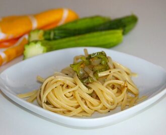Spaghetti ai fiori di zucca: la ricetta del piatto vegetariano ricco di sapore