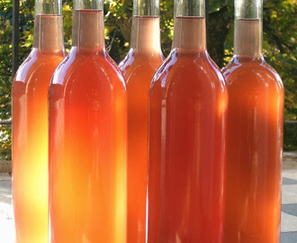 Almabor zamatos piros díszalma hibridből - házi bor