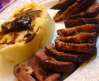 Rôti de magret de canard et sa sauce aux figues réduite au vinaigre balsamique et miel