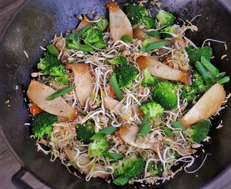 Gebratener Reis mit Brokkoli, Sprossen und Pilzen (vegan)