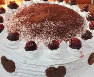 Fehércsokihabos-erdeigyümölcsös torta