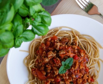 Spaghetti z indykiem w sosie pomidorowym