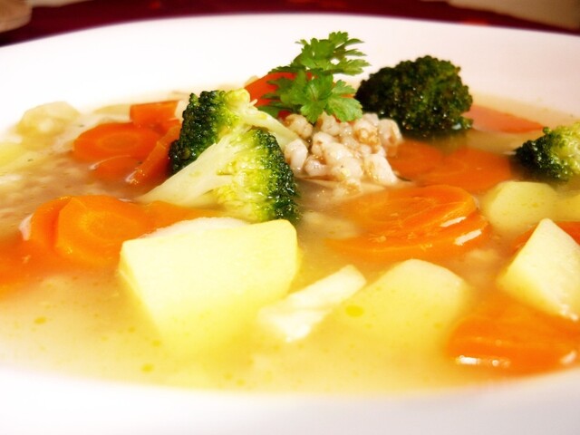 Zeleninová polievka so špaldovým kernotom
