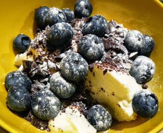 Griekse yoghurt met bosbessen en chocola