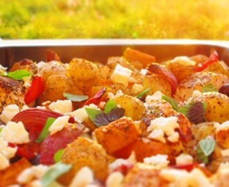 En enkel sommarmiddag – rotfruktsplåt med kyckling och rucolasås | Foodfolder - Vin, matglädje och inspiration!