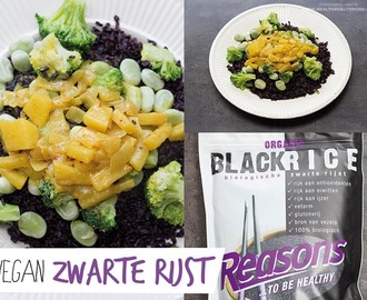 Zwarte rijst met vegan curry en groenten