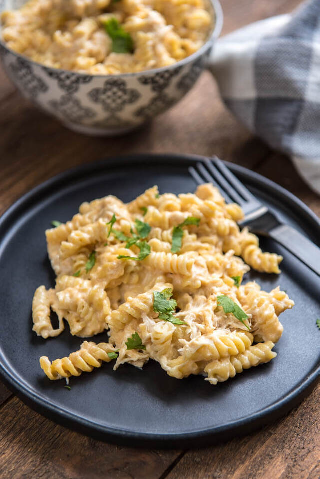 Slow Cooker Mac and Cheese with Garlic Chicken