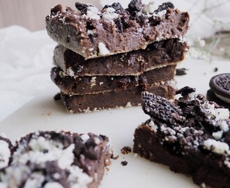 Oreo Brownie with Chocolate Sauce and Sticky Texture