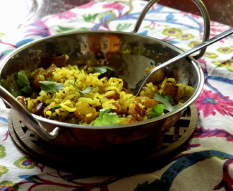 Aloo Poha, petit déjeuner indien aux flocons de riz et pomme de terre