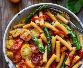 20-Minute Pasta with Asparagus, Bell Pepper and Tomatoes