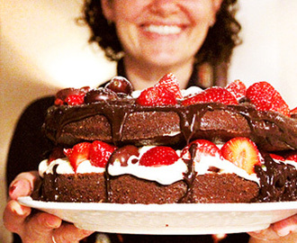 Naked cake de chocolate com frutas vermelhas do ICKFD