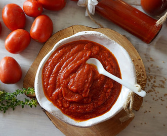 Domowy ketchup ze świeżych pomidorów