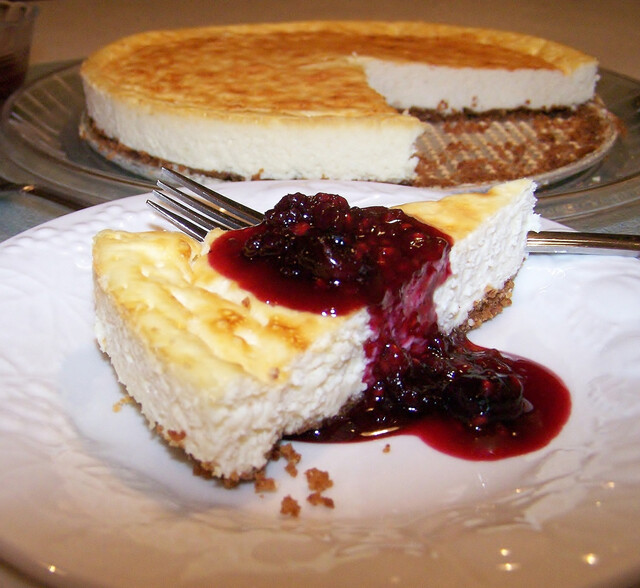 Amazing Gluten Free and Sugar Free Low Carb Cheesecake