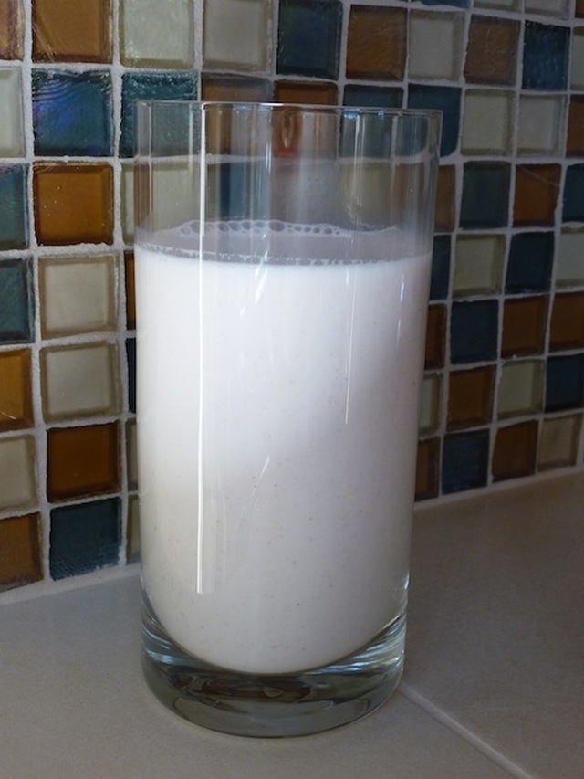 Make Your Own Raw, Fortified Almond Milk - Can You Get Enough Calcium From A Raw Food Diet?
