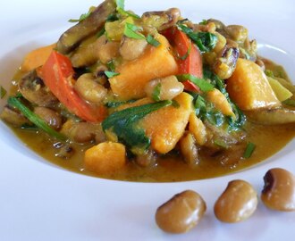 Black-Eyed Pea New Years Day Recipes: Black-Eyed Pea Curry with Sweet Potatoes, Mushrooms and Spinach and Black-Eyed Pea and Roasted Red Pepper Hummus