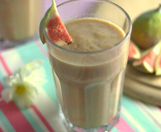 Recipe: Spiced Fig, Date, Oat & Almond Milk Smoothie