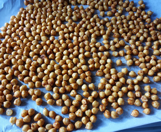 Healthy snacking: spicy chickpea crisps