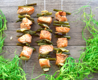 Fit szaszłyki z łososia i szparagów – porcja zdrowia prosto z grilla