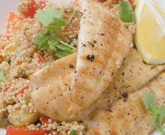 Scholfilet met quinoa op mediterrane wijze