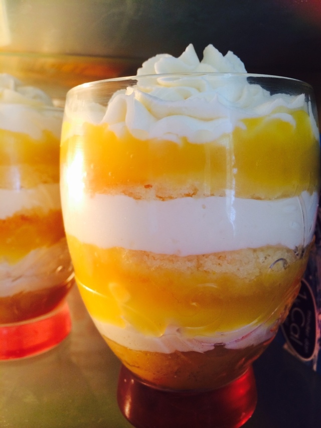 Recept: Fris toetje met yoghurt, monchou & lemon curd! Ideaal voor bezoek!