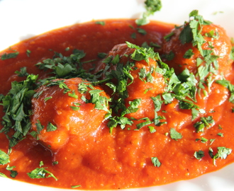 Tapas: Albóndigas en salsa de tomate of ballekes met tomatensausos