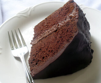 Chocolate Cake with Chocolate Filling and Ganache - Vegan