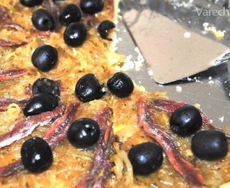 Cibuľový koláč so sardelami a olivami (fotorecept)