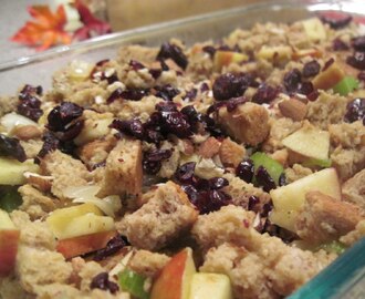Homemade Cranberry and Apple Stuffing