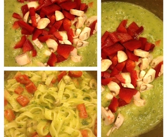 Tagliatelle met een groene saus van courgette met paprika en champignons
