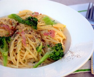 Spaghetti carbonara met broccoli en chili