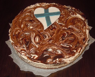Suklaa-pyörrejuustokakku itsenäiselle Suomelle